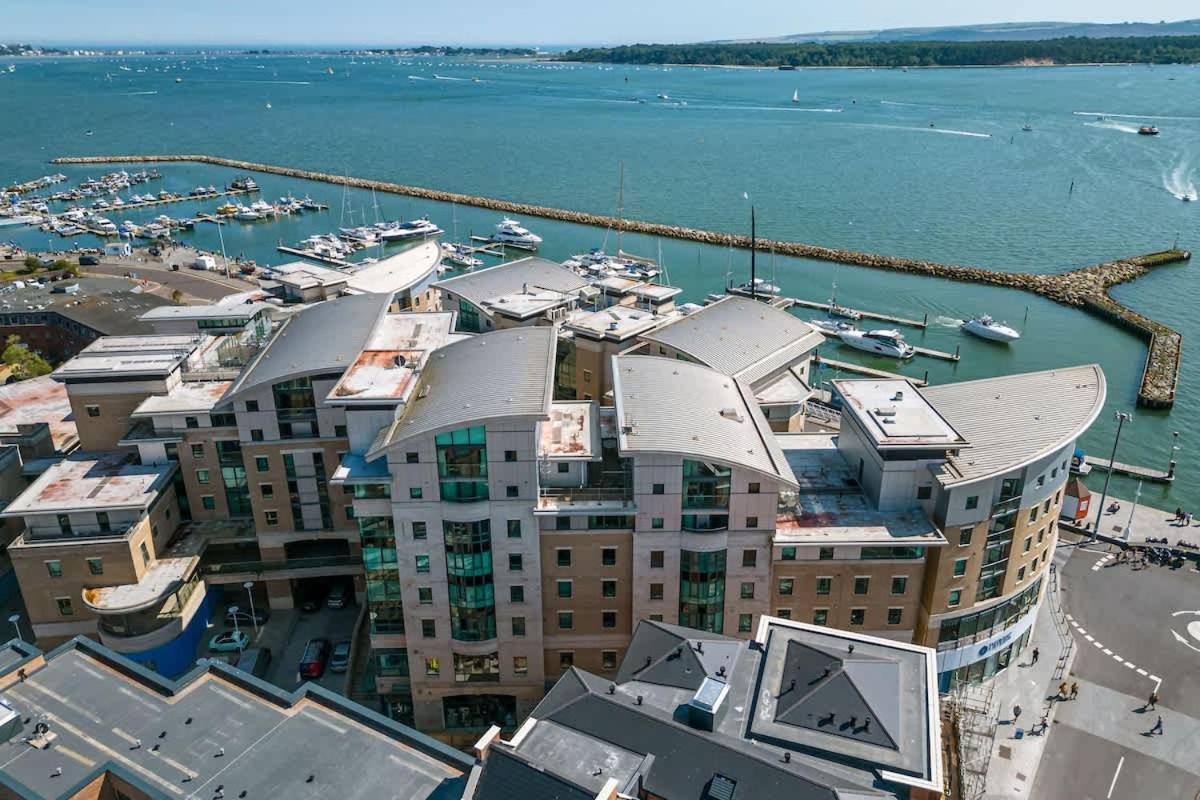 Crow'S Nest Villa Poole Exterior photo